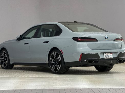 Certified 2023 BMW 760i xDrive image 3