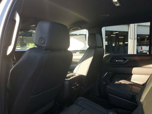 New 2025 GMC Yukon XL Denali image 10