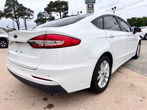 Used 2020 Ford Fusion SE FWD image 11