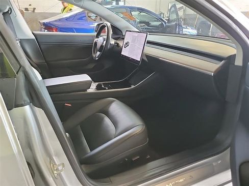 Used 2018 Tesla Model 3 Long Range image 10