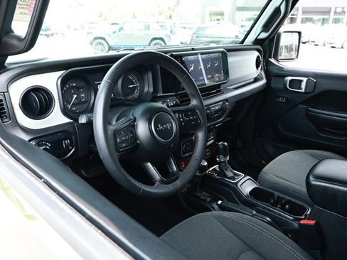 Certified 2024 Jeep Wrangler Unlimited AWD/4WD image 23