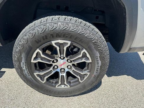 Used 2025 GMC Canyon AT4 image 25