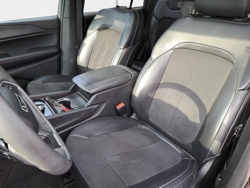 Used 2023 Jeep Grand Cherokee Altitude AWD/4WD image 15