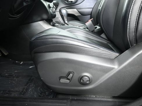 Used 2022 Jeep Cherokee Limited image 22