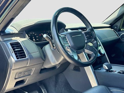 Used 2023 Land Rover Discovery Metropolitan Edition AWD/4WD image 9