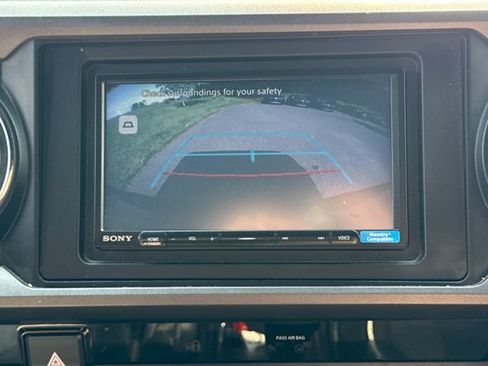 Used 2018 Toyota Tacoma TRD Sport AWD/4WD image 26
