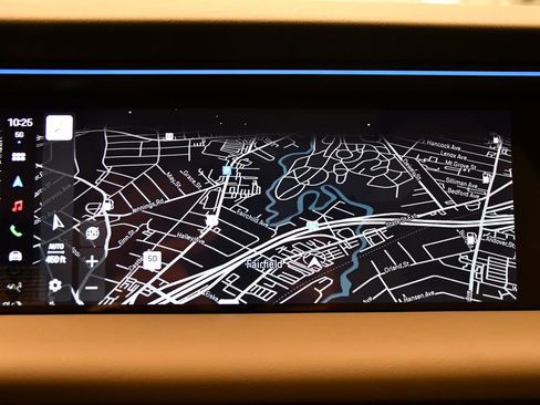 Used 2025 Porsche Macan 4S Electric image 29