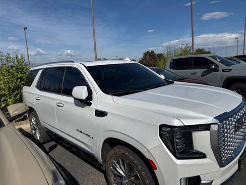 Used 2021 GMC Yukon Denali w/ Denali Premium Package AWD/4WD image 2