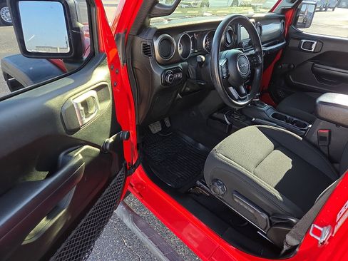 Used 2018 Jeep Wrangler Unlimited Sport AWD/4WD image 11