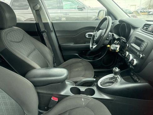 Used 2016 Kia Soul image 2