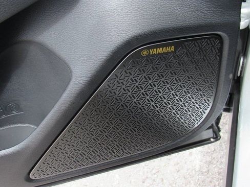 New 2025 Mitsubishi Outlander SE image 13