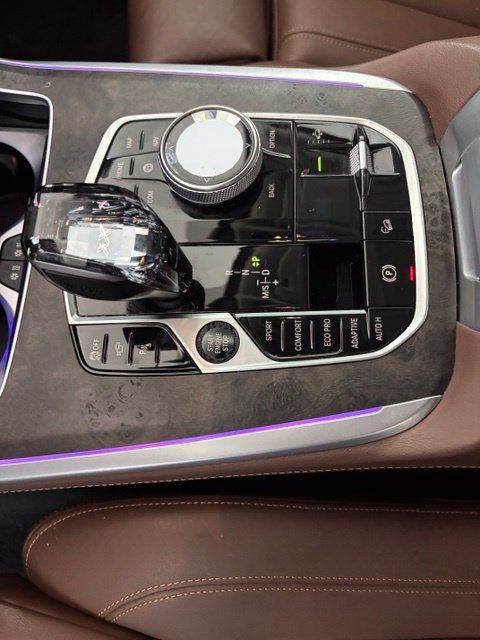 Used 2022 BMW X7 xDrive40i w/ Executive Package AWD/4WD image 18