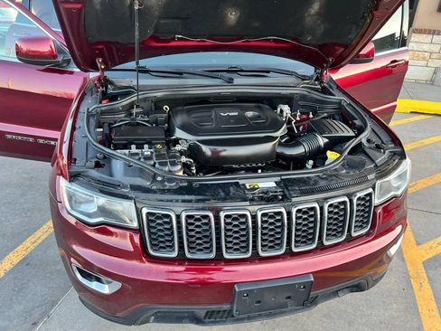 Used 2018 Jeep Grand Cherokee Laredo RWD image 31