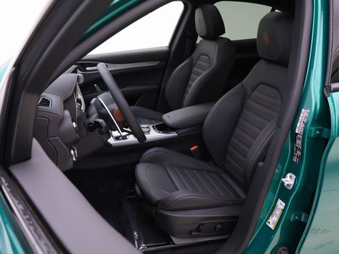 New 2025 Alfa Romeo Stelvio Sprint image 7