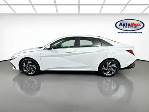 Used 2025 Hyundai Elantra Limited FWD image 9