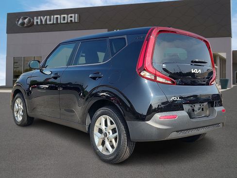 Used 2022 Kia Soul LX w/ Technology Package FWD image 5