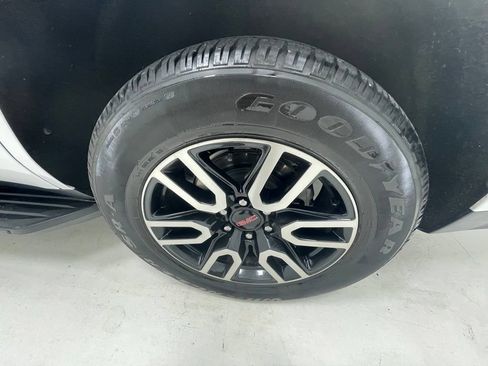 Used 2023 GMC Yukon AT4 AWD/4WD image 12