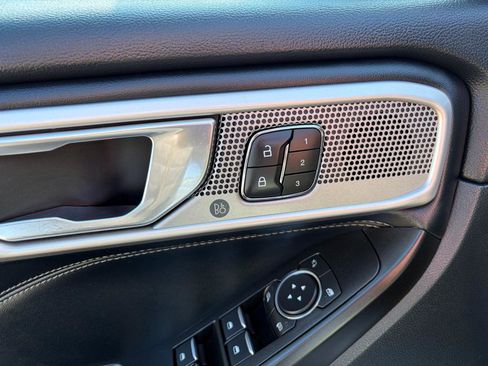 Used 2020 Ford Explorer Limited image 13