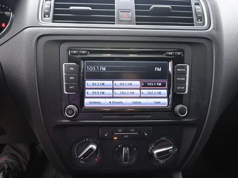 Used 2015 Volkswagen Jetta TDI SE FWD image 17