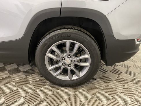 Used 2024 GMC Terrain SLT image 10