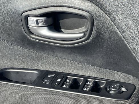 Used 2021 Jeep Renegade Sport image 20