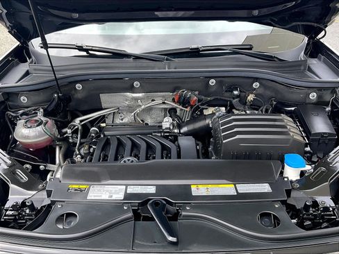 Certified 2022 Volkswagen Atlas Cross Sport SEL R-Line AWD/4WD image 9