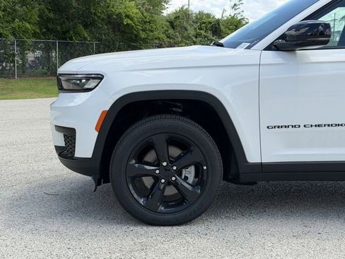 New 2025 Jeep Grand Cherokee L Altitude RWD image 9