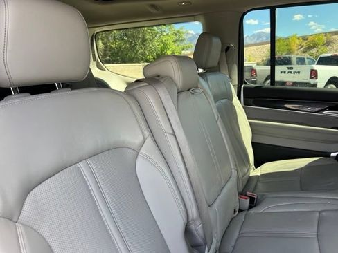 Used 2022 Jeep Wagoneer Series I w/ Premium Group I AWD/4WD image 18