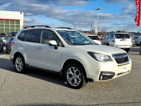 Used 2018 Subaru Forester 2.5i Touring image 2