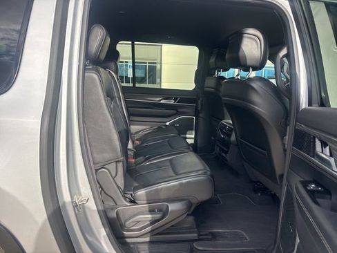 Used 2024 Jeep Wagoneer L Series II w/ Flexible Seating Group AWD/4WD image 11