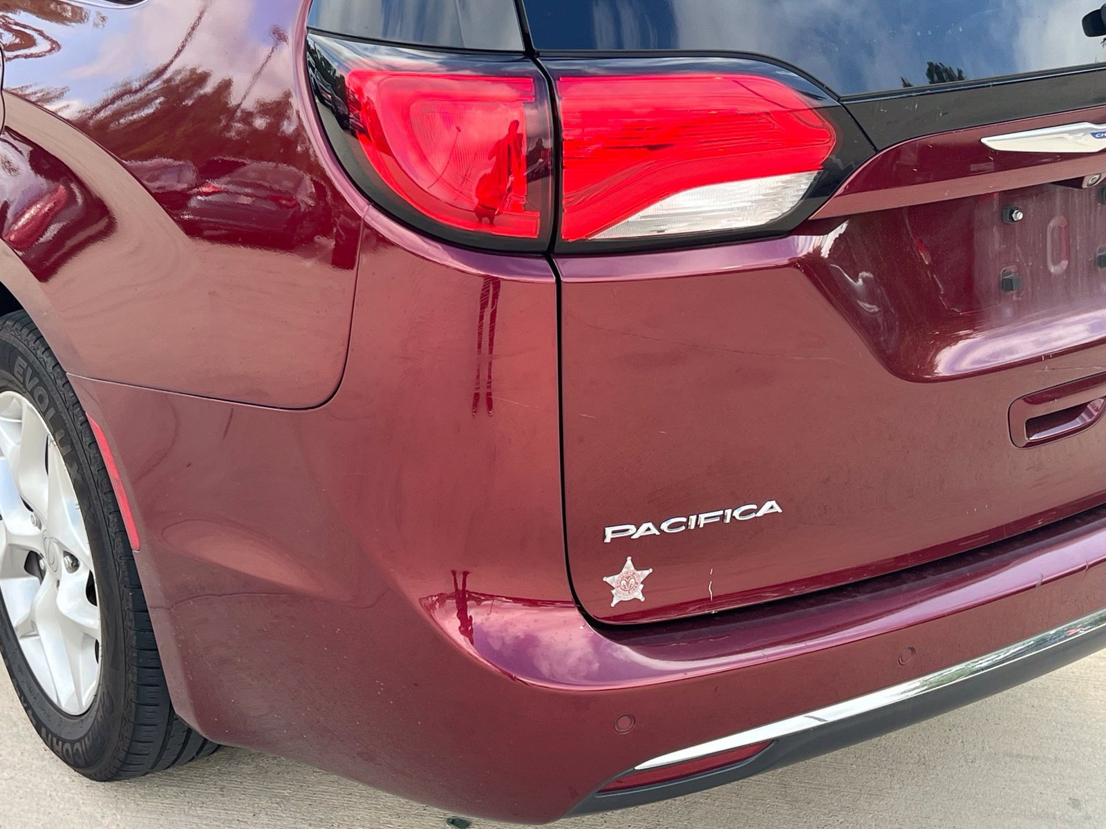 Used 2018 Chrysler Pacifica Touring Plus w/ Tire & Wheel Group FWD image 13