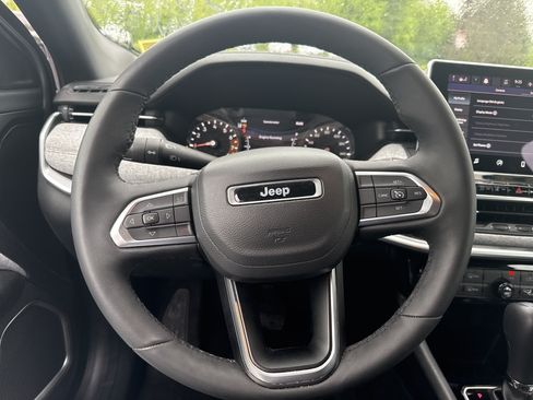 Used 2023 Jeep Compass Latitude AWD/4WD image 9