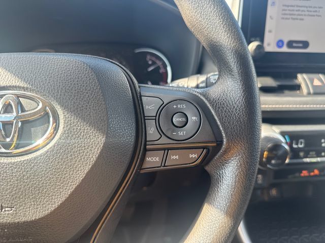Used 2025 Toyota RAV4 XLE AWD/4WD image 15