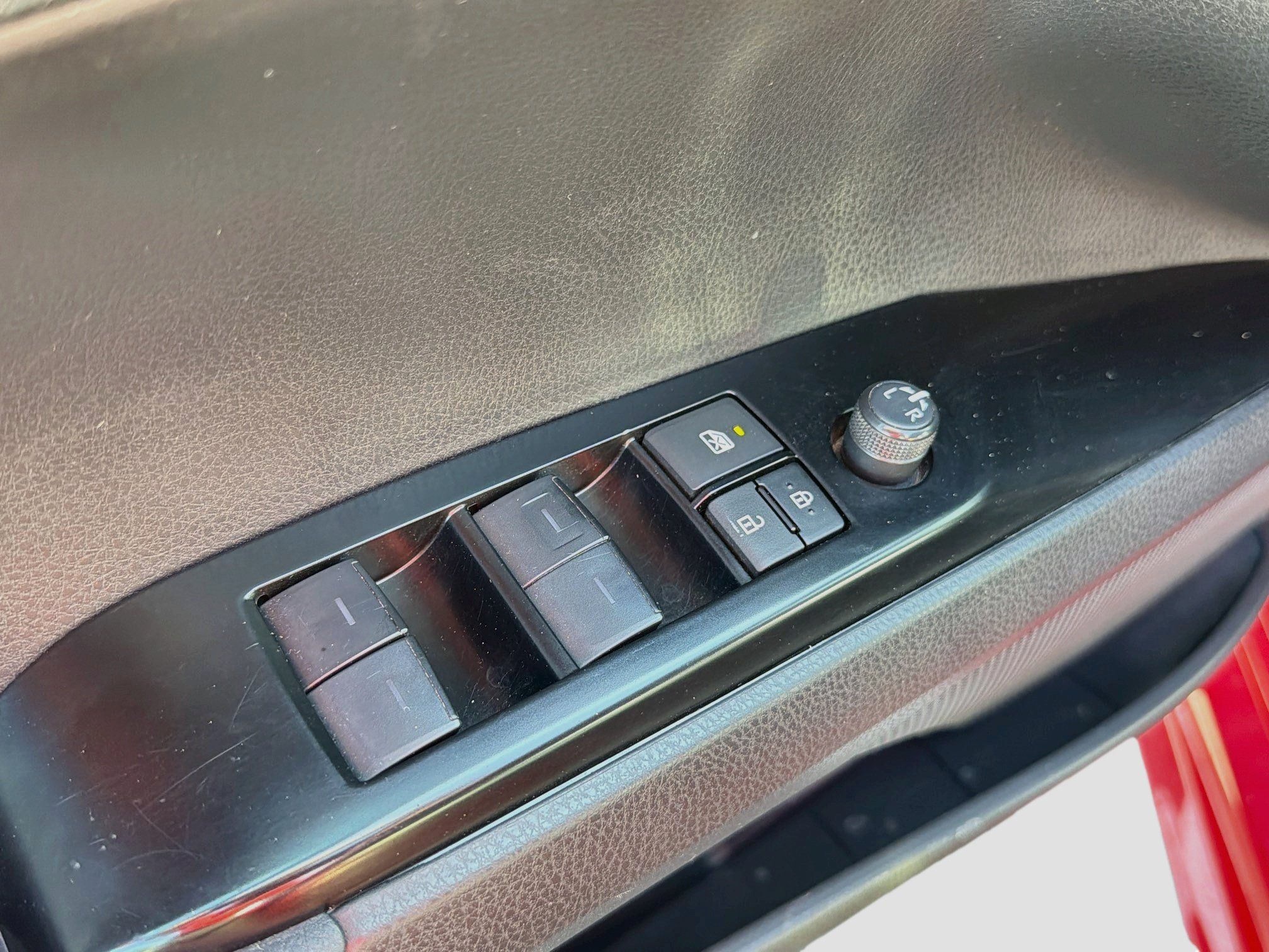 Used 2025 Toyota Camry SE FWD image 13