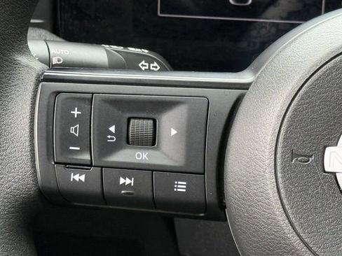 Used 2025 Nissan Kicks SV FWD image 13