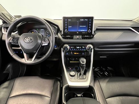 Used 2021 Toyota RAV4 XLE Premium image 21