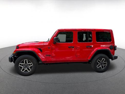 Used 2025 Jeep Wrangler Unlimited Sahara AWD/4WD image 4