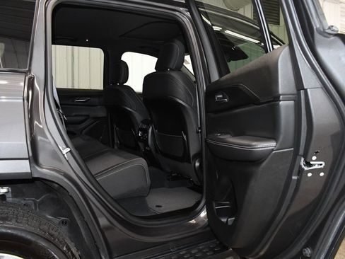 Used 2024 Jeep Grand Cherokee Laredo X image 24