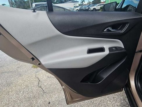 Used 2018 Chevrolet Equinox LS FWD image 17