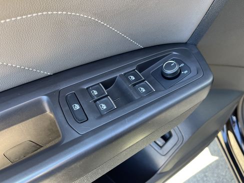 Certified 2023 Volkswagen Atlas Cross Sport SE w/ Panoramic Sunroof Package AWD/4WD image 19