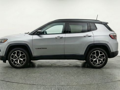 Used 2025 Jeep Compass Limited AWD/4WD image 5