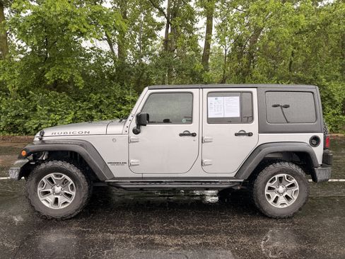 Used 2017 Jeep Wrangler Unlimited Rubicon w/ Connectivity Group AWD/4WD image 6