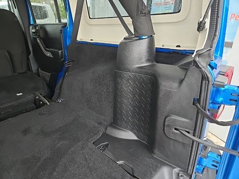 Used 2015 Jeep Wrangler Unlimited Sahara w/ Connectivity Group image 88