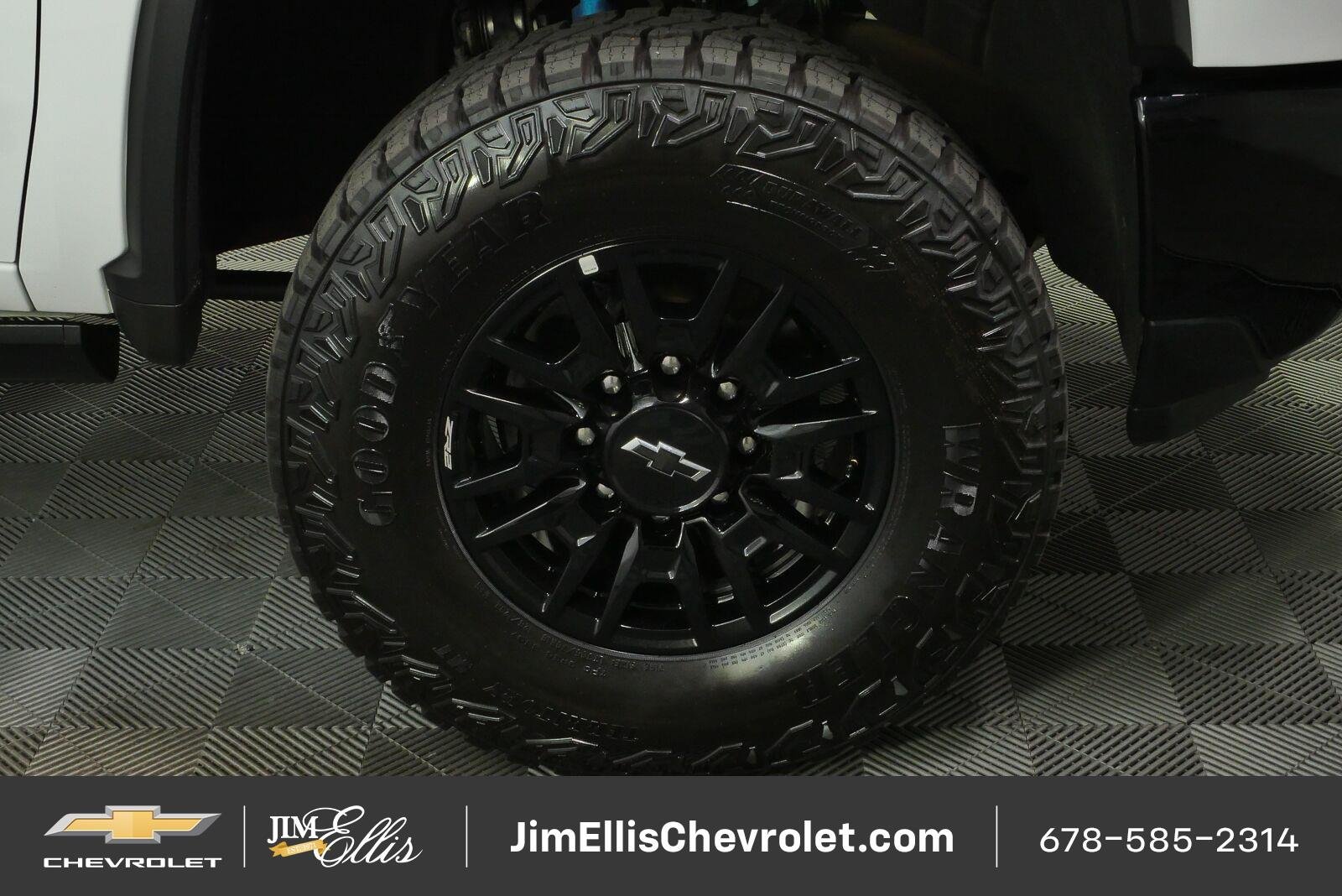 Used 2025 Chevrolet Silverado 2500 ZR2 w/ Technology Package AWD/4WD image 33