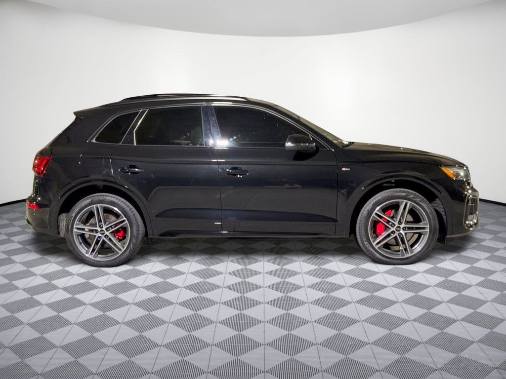 Certified 2025 Audi Q5 e Premium Plus w/ Premium Plus Package AWD/4WD image 8