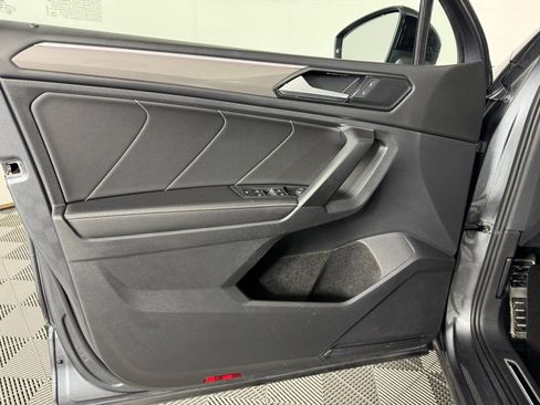 Used 2023 Volkswagen Tiguan SE R-Line FWD image 9