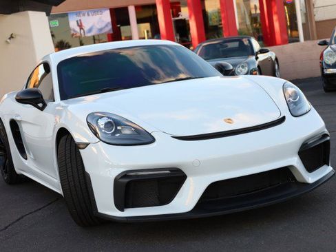 Used 2018 Porsche 718 Cayman image 2
