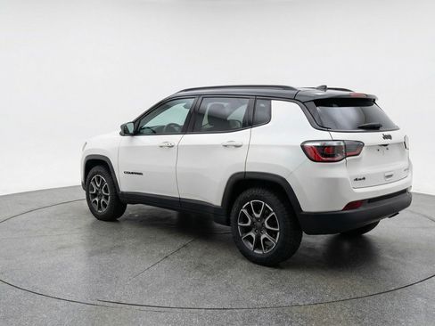 Used 2025 Jeep Compass Trailhawk image 6
