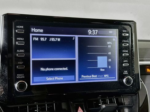 Used 2020 Toyota Corolla LE FWD image 19