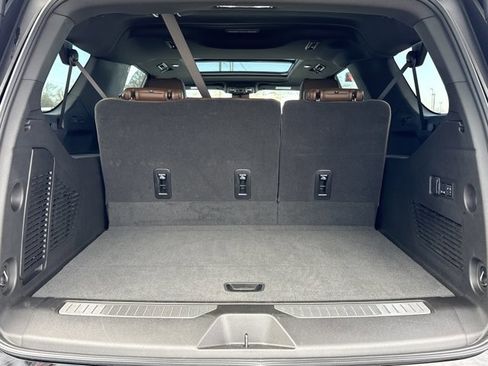 Used 2025 Chevrolet Suburban High Country image 13